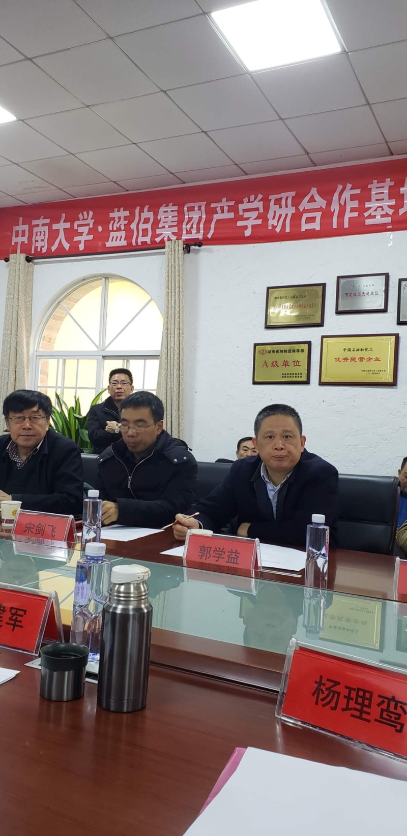 湖南蓝伯化工有限责任公司,优质活性石灰,电石,机制砂,砾石,湖南蓝伯化工有限责任公司 湖南蓝伯化工有限责任公司,优质活性石灰,电石,机制砂,砾石,湖南蓝伯化工有限责任公司