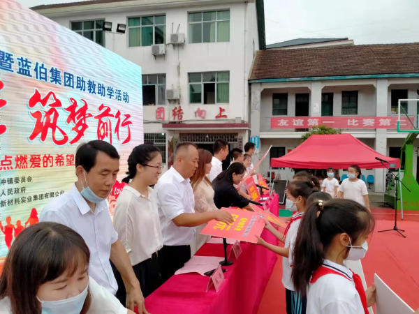 湖南蓝伯化工有限责任公司,优质活性石灰,电石,机制砂,砾石,湖南蓝伯化工有限责任公司 湖南蓝伯化工有限责任公司,优质活性石灰,电石,机制砂,砾石,湖南蓝伯化工有限责任公司